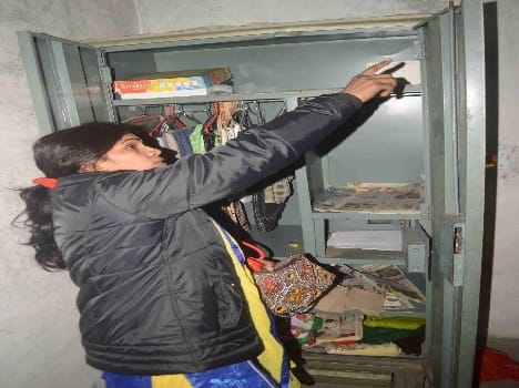 two lakh rupees theft from teacher's home
