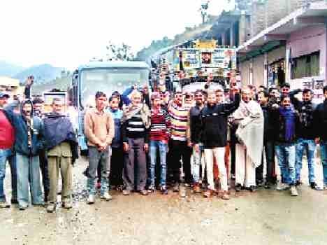 protest to road.