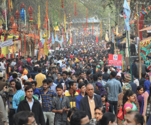Mob aroused was fair, the train crawls Anangpur Chowk.