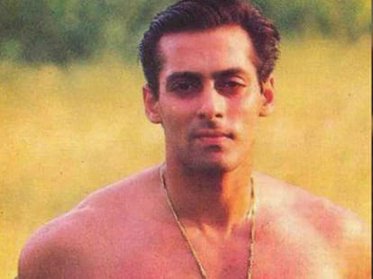 Salman Khan in between Katrina Kaif-Ranbir Kapoor 