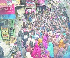Young man killed in a road accident , five injured