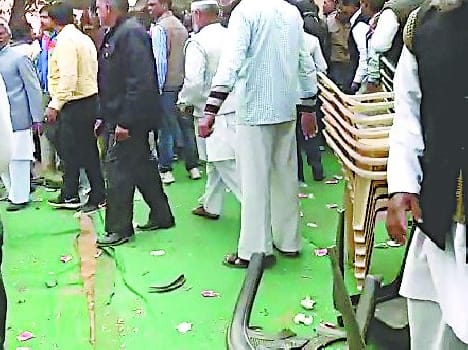 Chairs continued , the police personnel watched Barrier