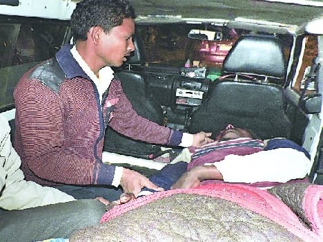 Uncontrollable car to beat three , one death