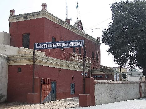 E-presence: Digital prison Initially met online