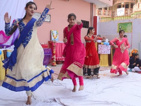 Deepali Gupta was elected Miss Farewell