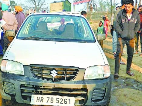 car, canal, two, died, four, missing