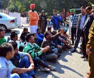 students hunger strike bowed to PU administration