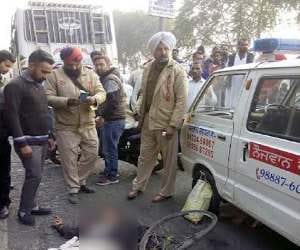 akali leader's bus crushed to bicycle rider, dead