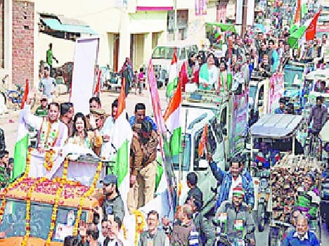 Not against BJP in UP: Nagma