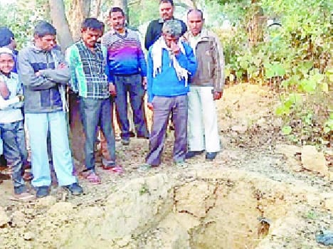 Two bodies missing from the grave