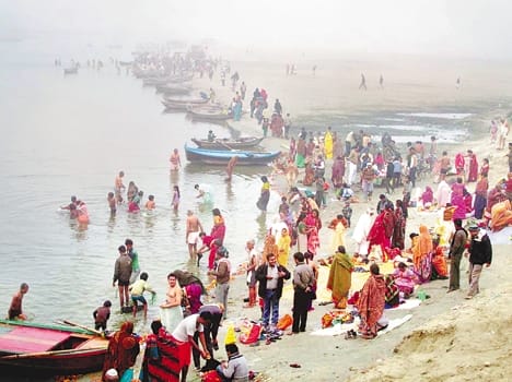 Mokshdayini devotees took a dip in the Ganges
