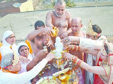 Tirthankar born, frolic