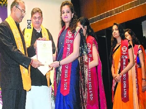 Shri Ram College of Engineering at the convocation of the statue honored meritorious