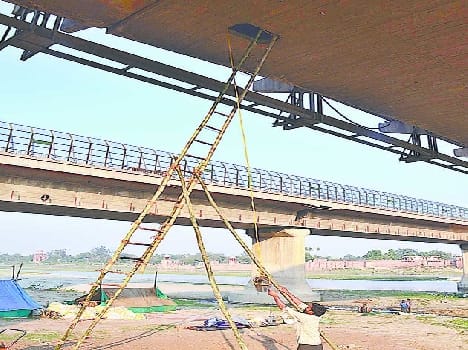 putting plates on the Jawahar bridge finished