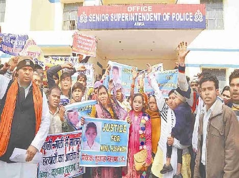 Women protest collectrate