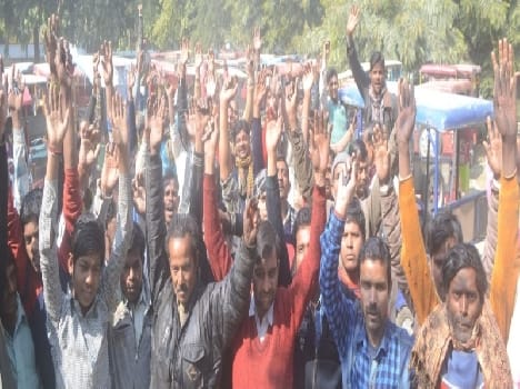 Extortion e-rickshaws on display