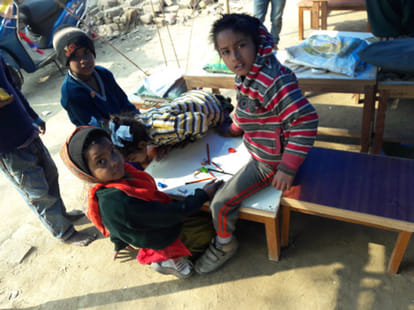 ram gopal gupta helping poor children by making stool for them