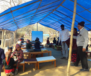 ram gopal gupta helping poor children by making stool for them