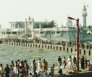 Haji ali dargah: Maharashtra govt support women