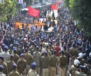employees teachers association protest in dehradun