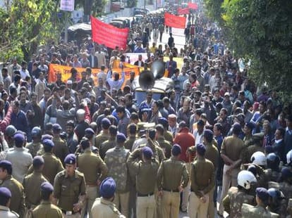 employees teachers association protest in dehradun