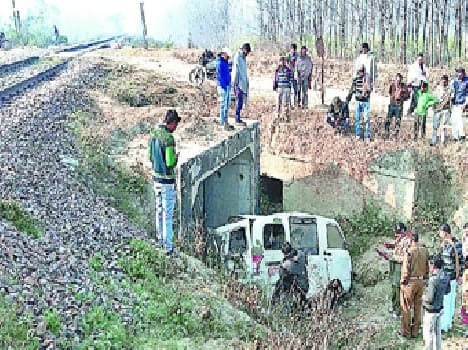The train collided with a school van, flew Prkchche