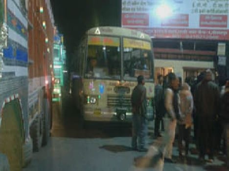 body on bad five hours, angry peoples trapped road