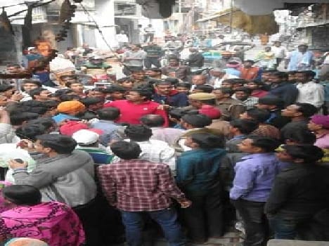 Traders besiege to Kotwal