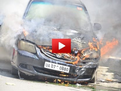 car burn in dehradun, see video.