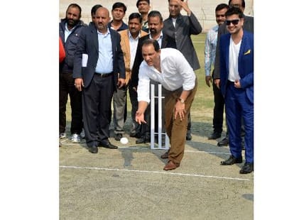 mohammad azharuddin in lucknow.