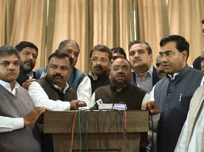 ruckus in up vidhan sabha