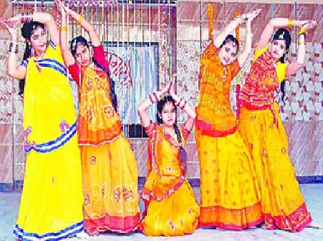 Thirki students in Farewell