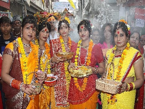 In the town of Sai Baba sedan rolled gracefully