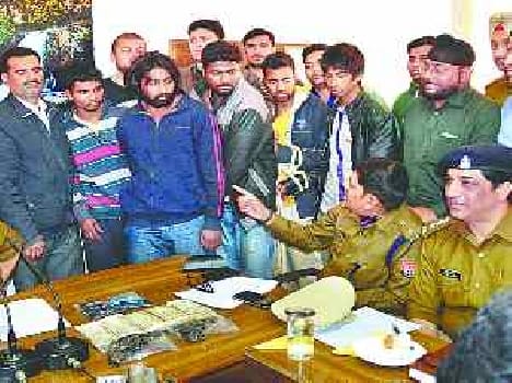 Fraud gang of Delhi arrested 