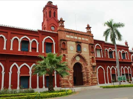 trouble in aligarh muslim university