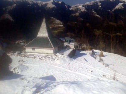 fresh snowfall in parts of kashmir