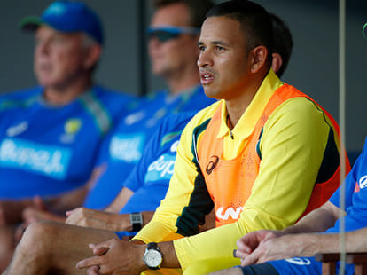 usman khwaja having bad manner during national anthem song