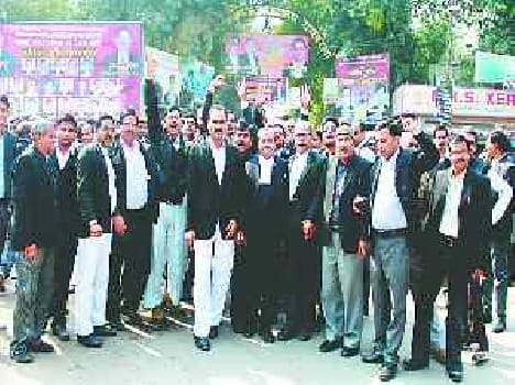 Lawyer who took to the street to protest the baton charge in Lucknow