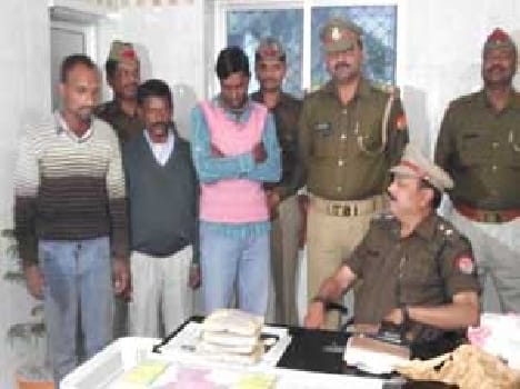 Three smugglers arrested with two kg of hashish