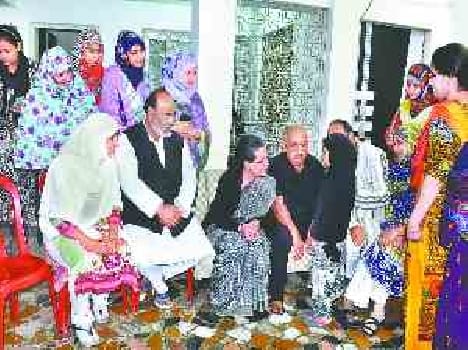 Sonia arrived the Munawar Rana and DM residence, the family shared pain