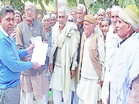 Retired teachers demonstrate