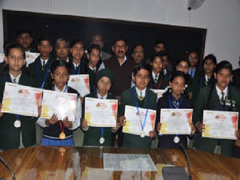 Commissioner awarded students
