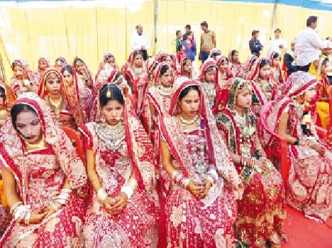 The ceremony for 36 couples rounds