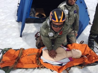 news stroy on high altitude warfare school gulmarg