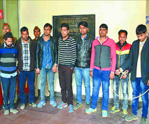 Auto Expo gang stole 120 mobile