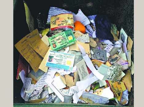 licence and ragistration certificate found in dustbin in mohali