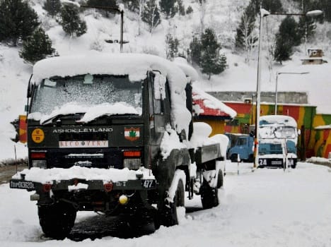 jammu-srinagar highway closed for second day
