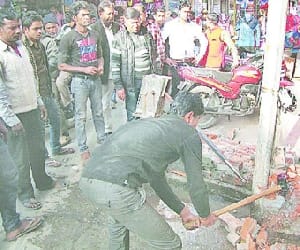 main road connecting to city is encroached