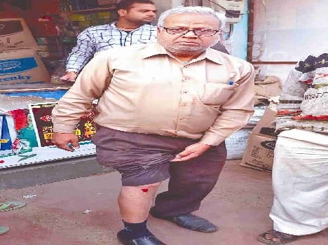 Brave businessman chased three robbers