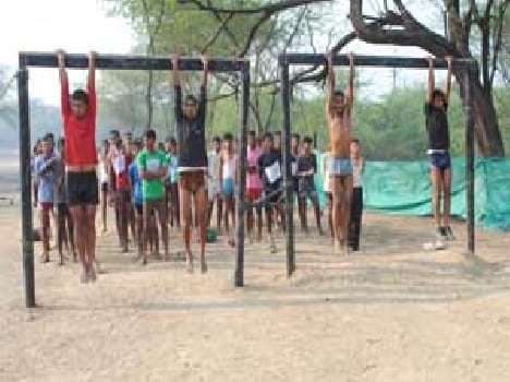6370 young man rushed to become soldiers